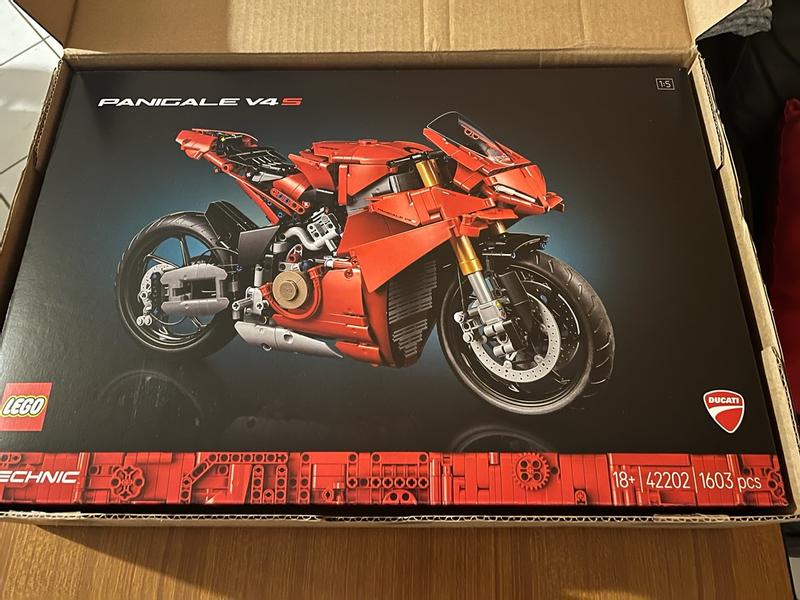 れーる　r4 s1 LEGO Set 42202-1 Ducati Panigale V4 S Motorcycle (2025
