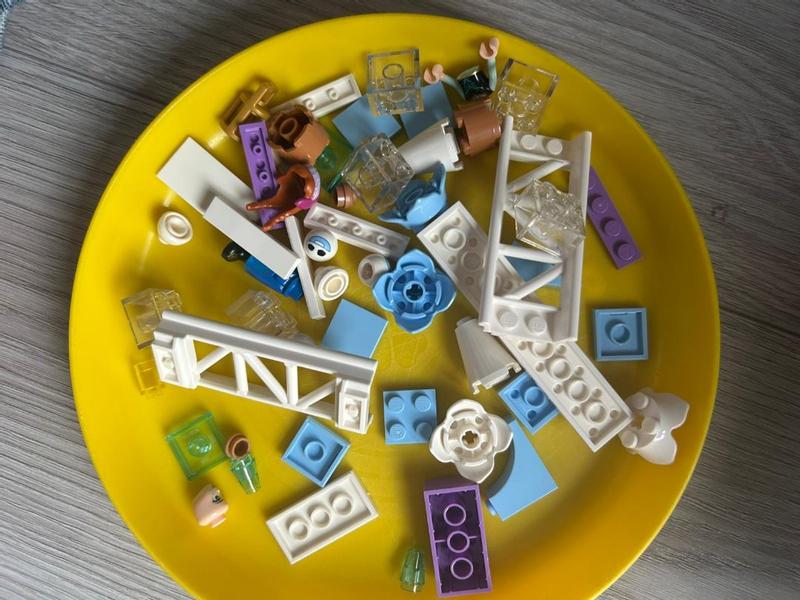 Customer carousel item 8.