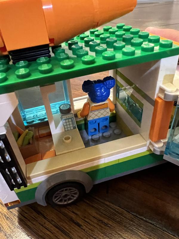 3 miniature Lego people