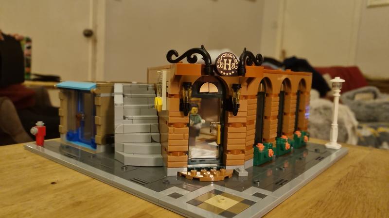 LEGO pour adultes 10297 Boutique Hotel examen complet et galerie