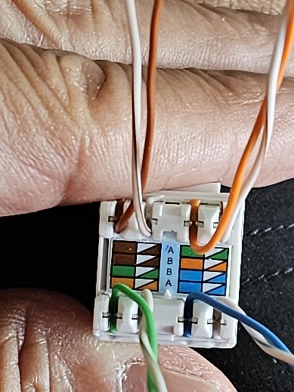Point d'accès WI-FI - power over Ethernet - à brancher dans prise RJ45 -  Legrand 033523