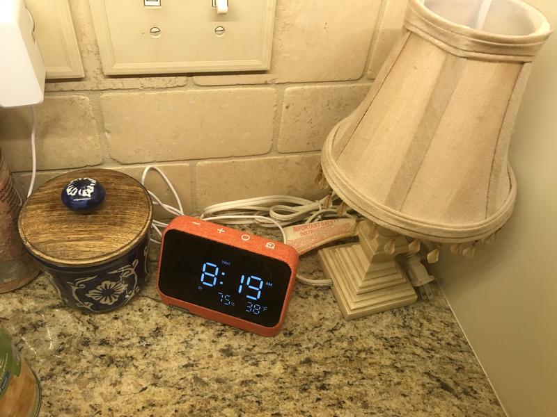 Lenovo Smart Clock Essential aggiunge  Alexa integrato
