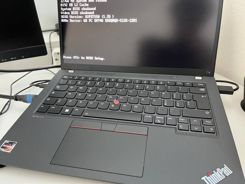 ThinkPad T14 Gen 4 | Highly configurable AMD-powered 14 inch