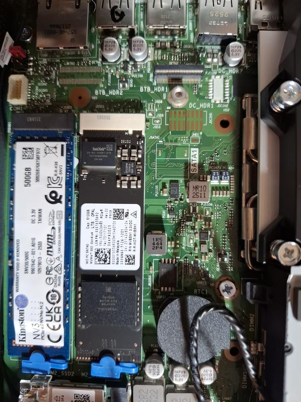 ThinkCentre M75q Gen 5: PC de 1L de alto desempenho alimentado