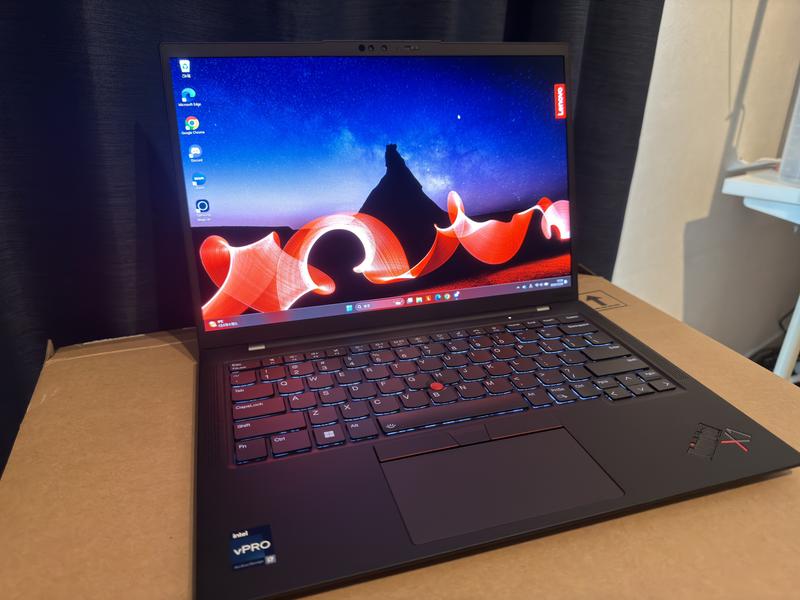 Lenovo ThinkPad X1 14インチ GEN11 ThinkPad X1 Carbon Gen 11 | スリムで軽量、ハイパフォーマンスの14型