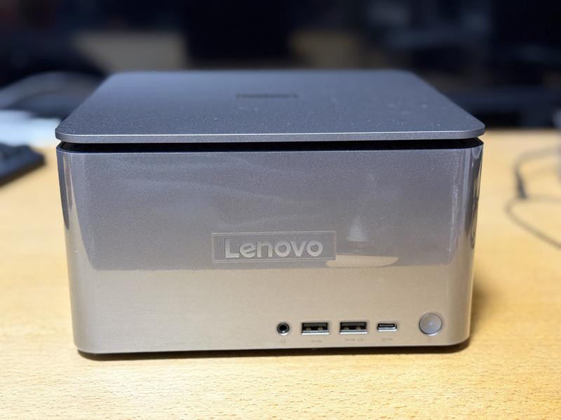 ThinkCentre neo Ultra Gen 2(Intel) | パワフルでスリムな小型AI PC