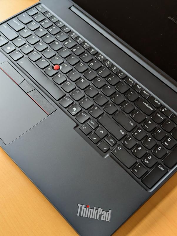 ThinkPad E16 Gen 2(AMD) | デスクワークの生産性を最大化する16 ThinkPad E16 Gen 2(AMD) | デスクワークの生産性を最大化する16