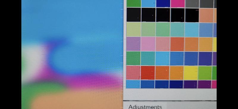 Pixel glitching seen on 4K LG screen when connected to dock via HDMI