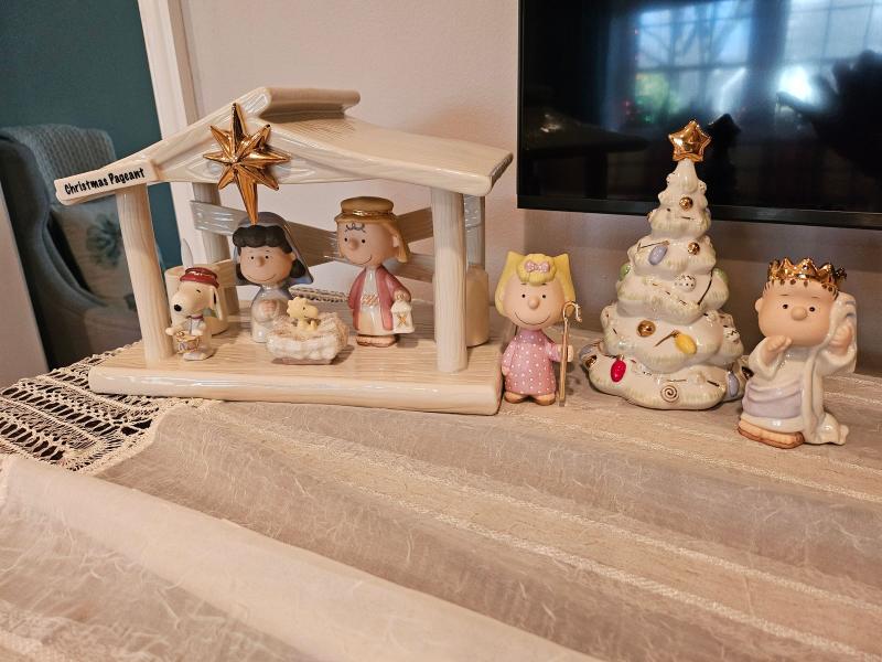 Peanuts The Christmas Pageant & Creche 8-Piece Set – Lenox