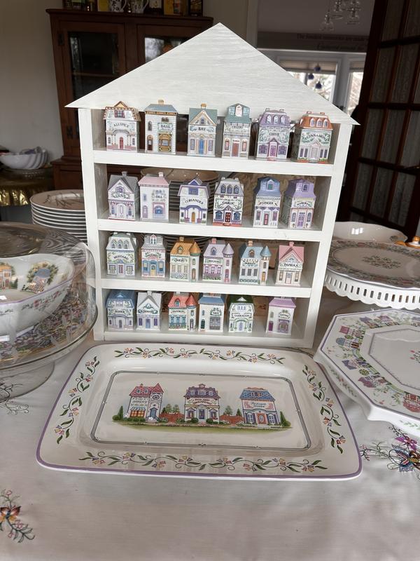 Painted a corresponding color to a shelf that mimics the original 1989 Set.