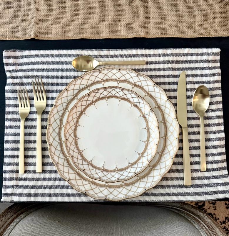 【Oneida】 クイーンエリザベスⅡ ディナーセット 5名用25本組 Amazon.com: Oneida 896122 Etta 20 Piece Everyday Flatware