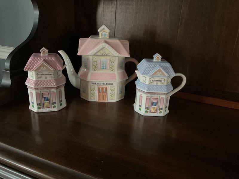 Lenox Spice Village Teapot – Lenox Corporation