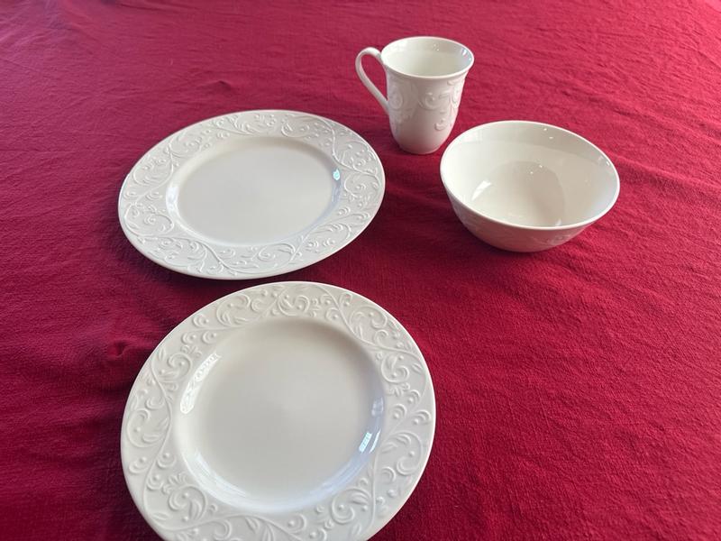 Opal Innocence Carved 4-Piece Place Setting – Lenox Corporation