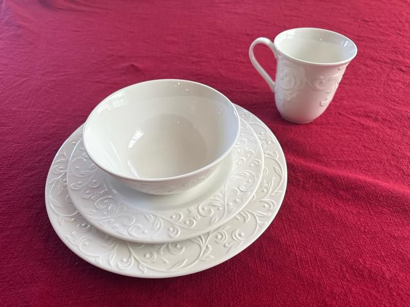 Opal Innocence Carved 4-Piece Place Setting – Lenox Corporation Opal Innocence Carved 4-Piece Place Setting – Lenox Corporation