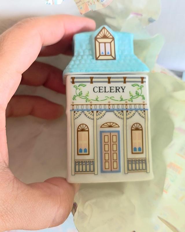 Customer carousel item 3.