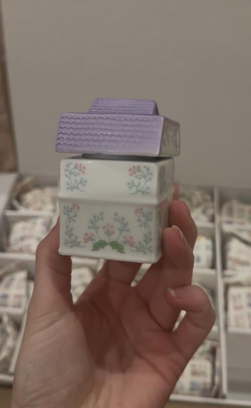 Crooked Coriander roof with some fading and scuff mark on edge