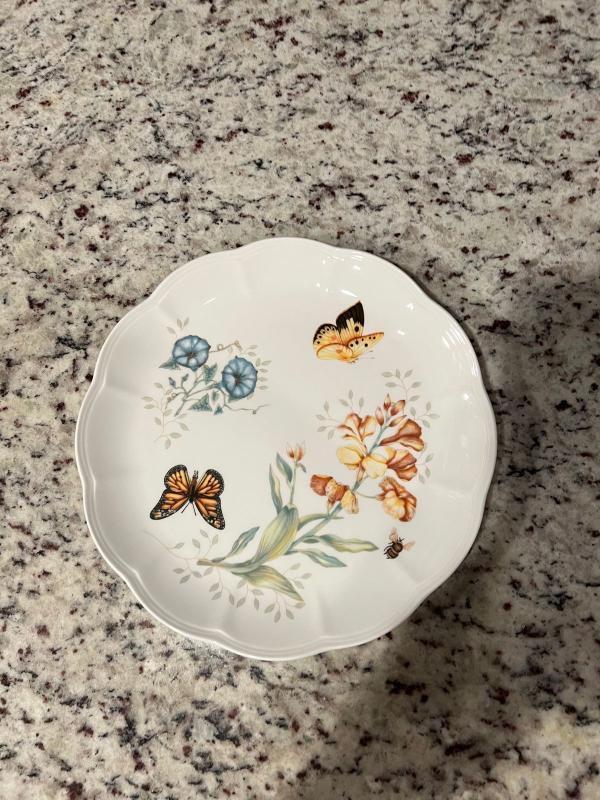 Butterfly Meadow 18-Piece Dinnerware Set – Lenox Corporation Butterfly Meadow 18-Piece Dinnerware Set – Lenox Corporation