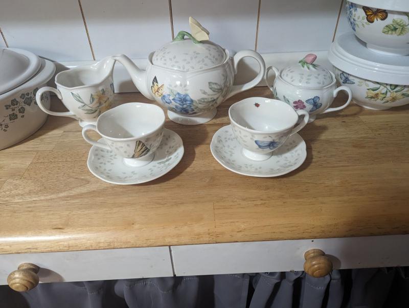 Butterfly Meadow 7-Piece Tea Set – Lenox Corporation
