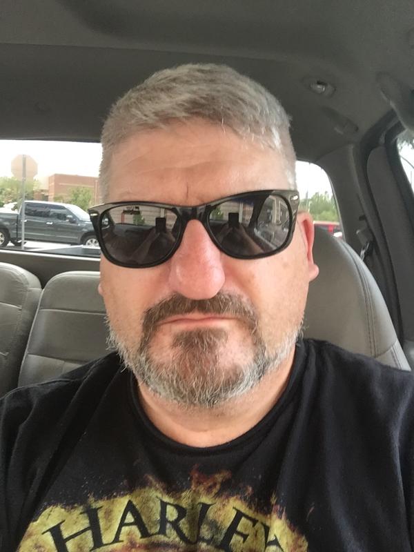 new wayfarer on face