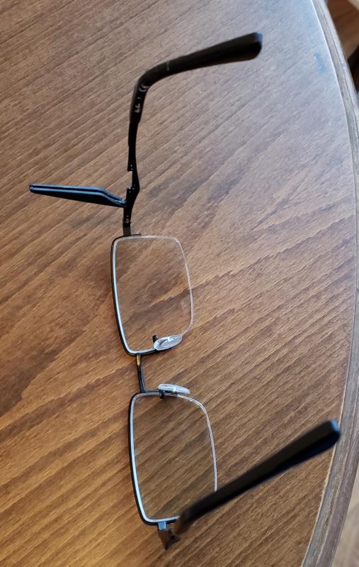 Ray Ban Frame with loose plastic handle