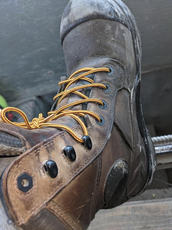 4 années de usure si tu les traites avec un traitement pour le cuir elles vont durer longtemps .🌞