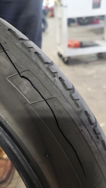 Velozza ZXV4 UHP All-Season Tires - Les Schwab