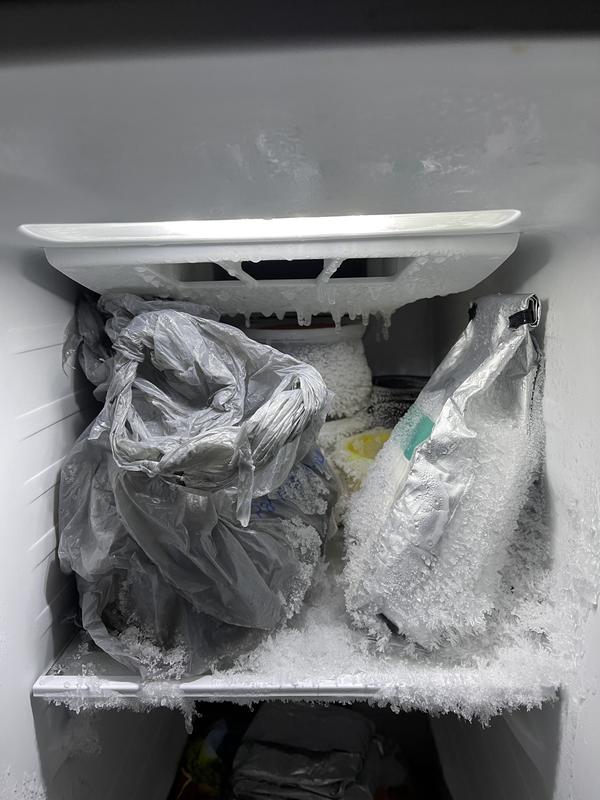 LG 26.2-cu ft Side-by-Side Refrigerator with Ice Maker