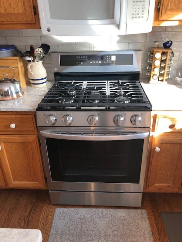 5.8 cu. ft. Gas Freestanding Range with Air Fry (LRGL5825F)