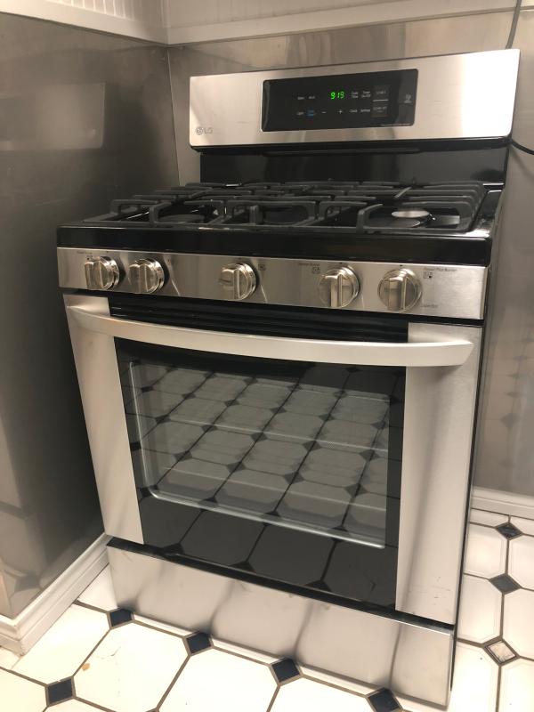 LG LRG3060ST: 5.4 cu. ft. Capacity Gas Single Oven Range