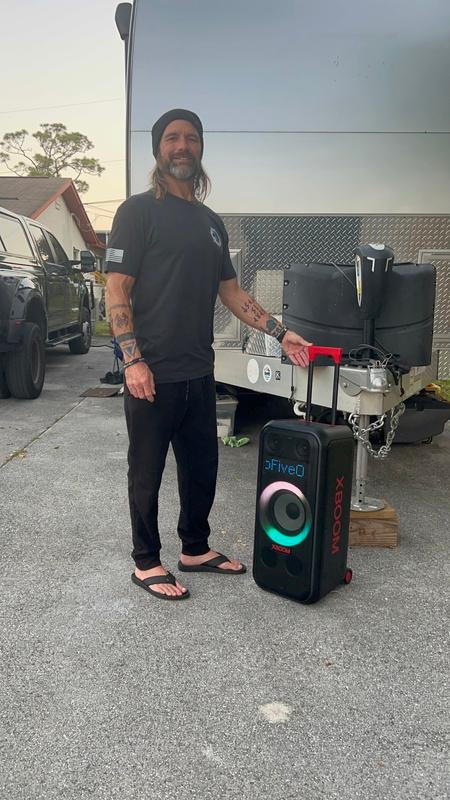 LG XBOOM XL7S Portable Party Speaker with Pixel Art | Abt