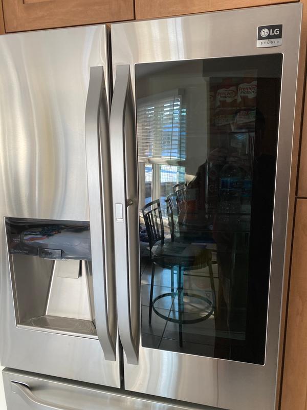 Refrigeradora LG Instaview™ Door in Door™ LSFXC2496D de 24p3