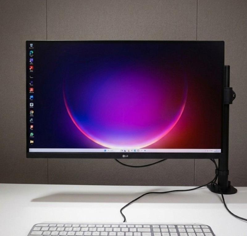 27” Class 4K UHD IPS LED HDR Monitor with Adjustable Stand (27