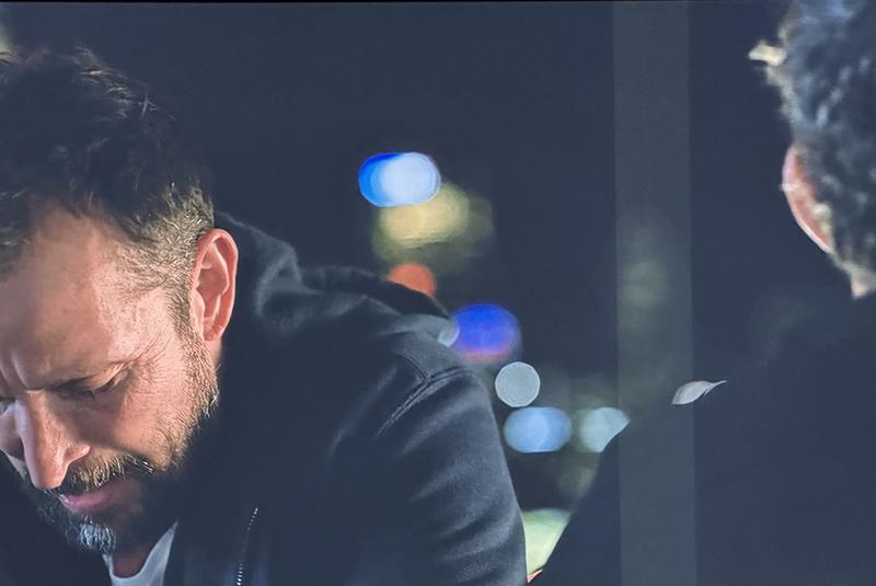 Broad vertical band from top to bottom