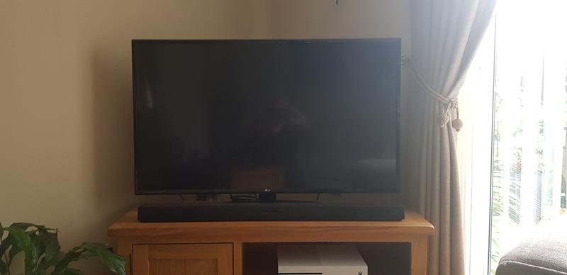 LG SK4D: 2.1ch 300W Sound Bar with Wireless Subwoofer and LG SK4D: 2.1ch 300W Sound Bar with Wireless Subwoofer and