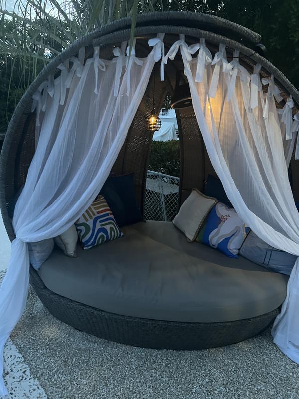 Miraval outdoor deals daybed