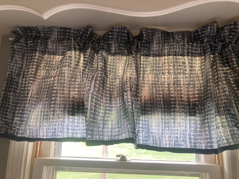 Looks good on this 32" window.