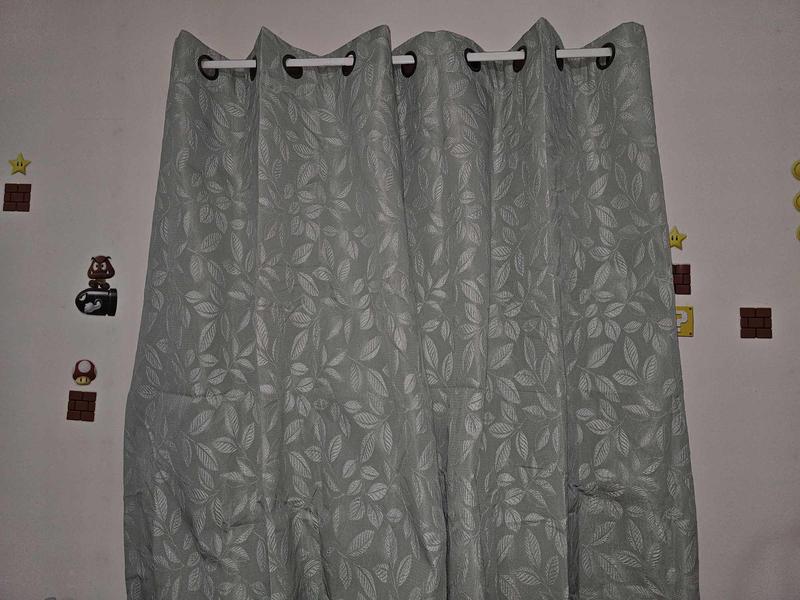 Completely blocks the sunlight