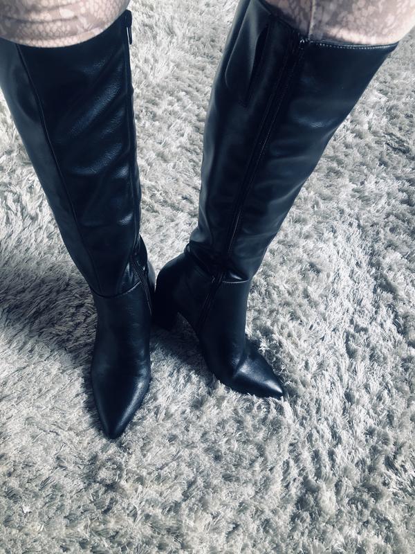 I love pointy toe shoes!