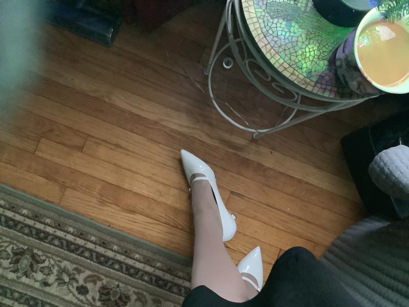 Off to work and feeling festive in my Madelyn Mary Jane Pumps!🎄🎁