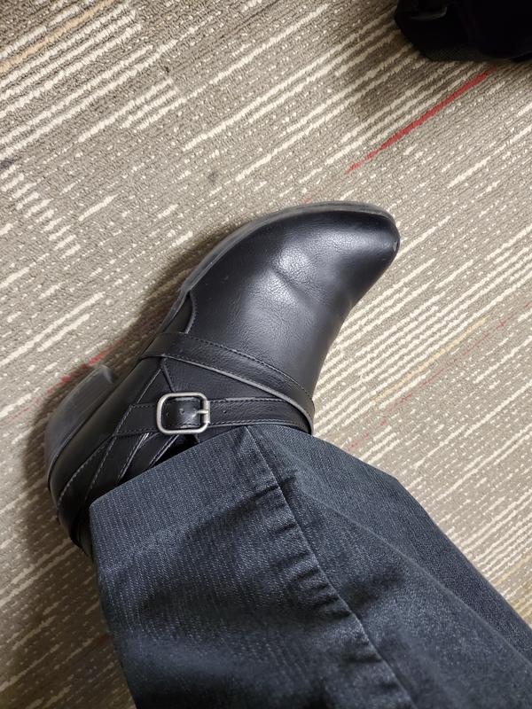 They're a bit old and worn now, but I wear these 5 days a week 8 hours a day. Love these!