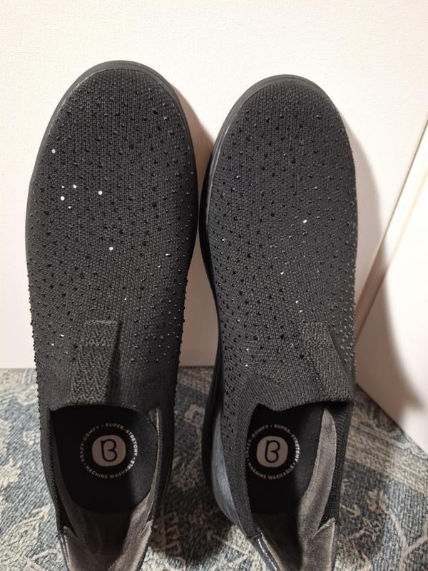 It would be helpful if spare gems came with the shoes.