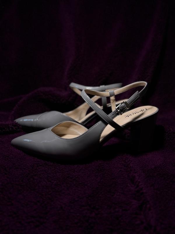 Customer photo for "Nicely made, stylish, but a bit narrow."