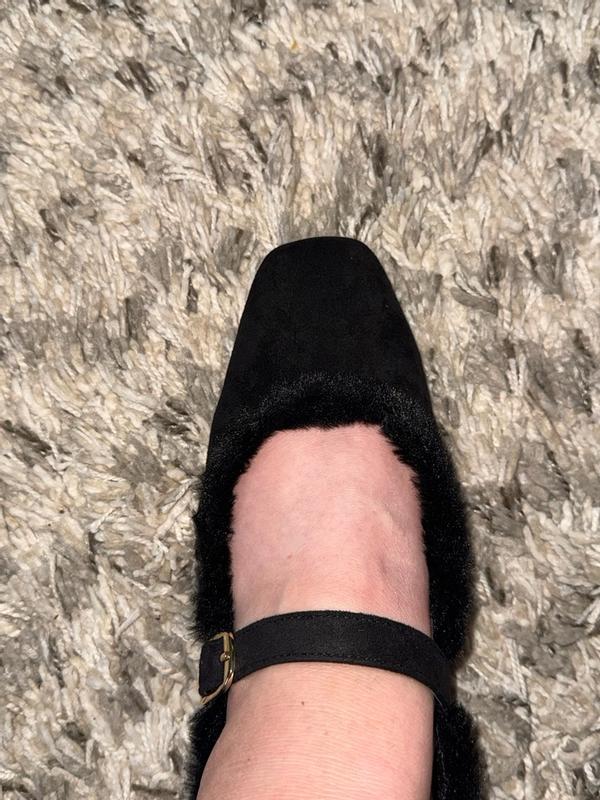 Customer photo for "Cute and Comfortable!!"