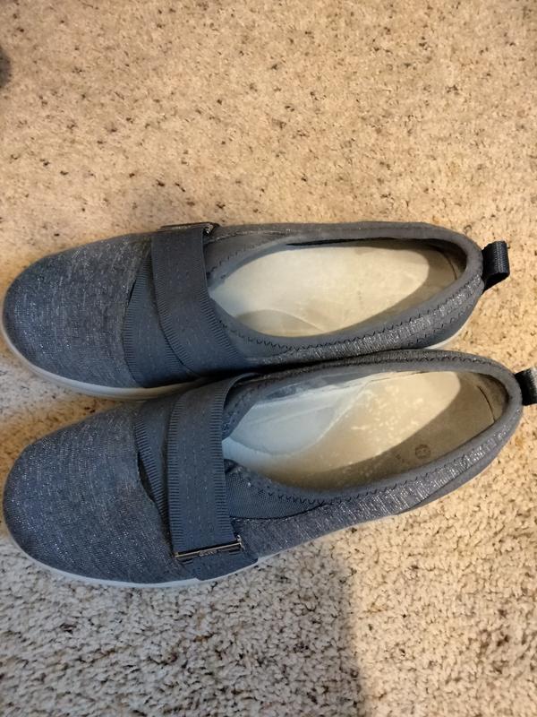 Foot powder included.