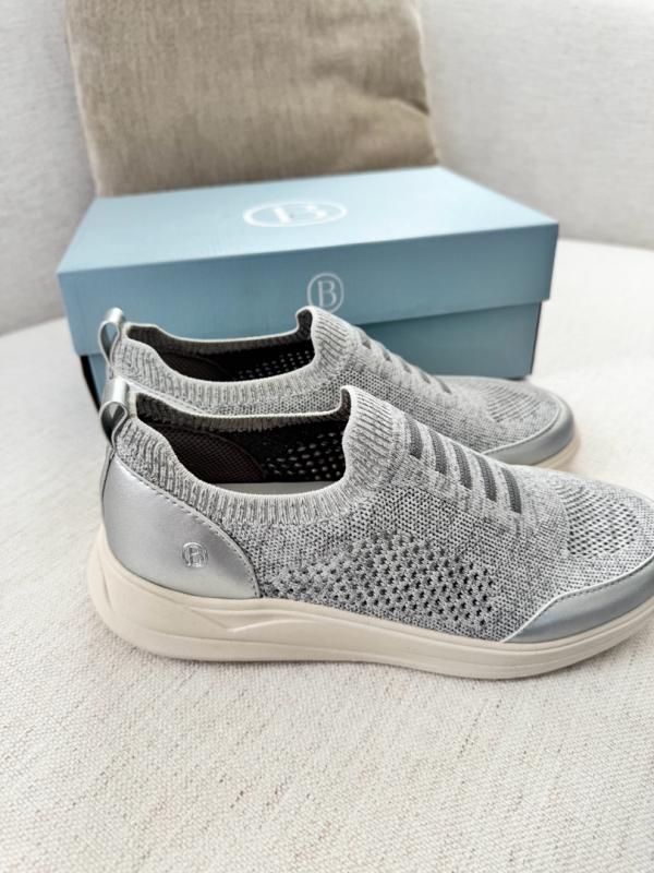 Review Thumbnail Image 1 381349345