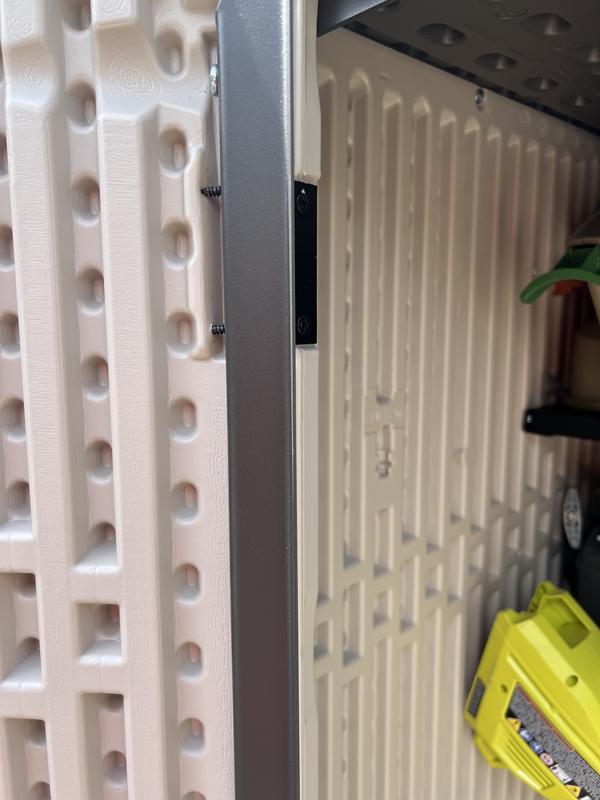 Hinge screws should go through bar.