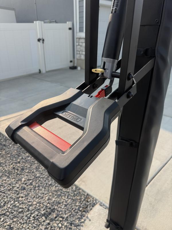 Effortless adjustment on hoop height