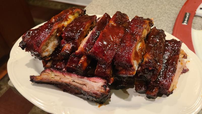 Pork spareribs using a 60/40 mix of Bear Mountain Oak(60), and Cherry(40) pellets.🙌