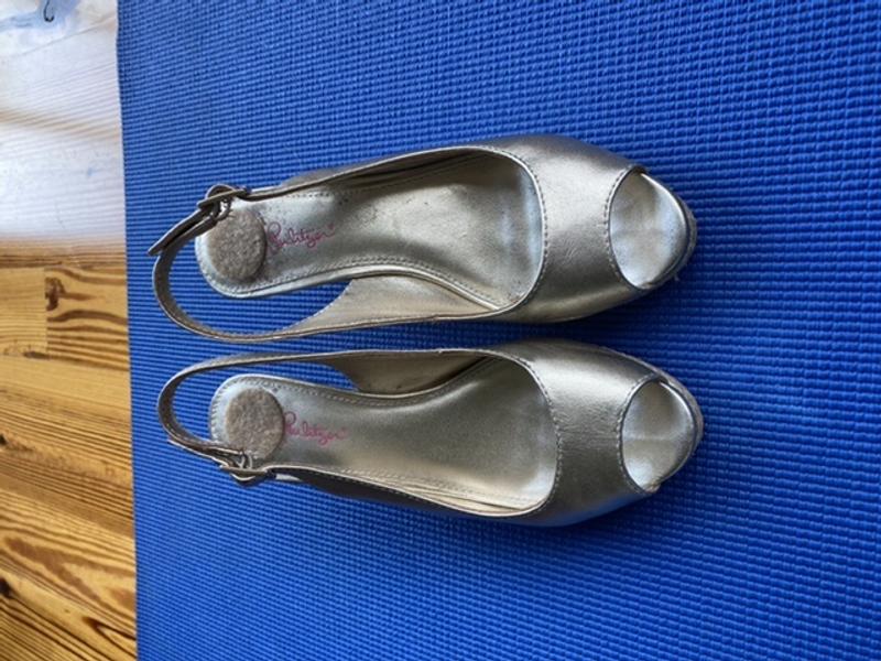 Customer photo for "Gigi wedge go with all outfits"