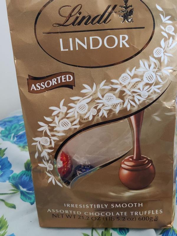 Lindt LINDOR Assorted Chocolate Candy Truffles, Chocolate with Smooth,  Melting Truffle Center, Easter Basket Stuffers, 15.2 oz. Bag